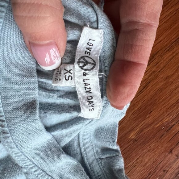 Vintage-Style Yellowstone Park Crop Tee – Soft & Outdoorsy Vibes, Size XS - Picture 3 of 4